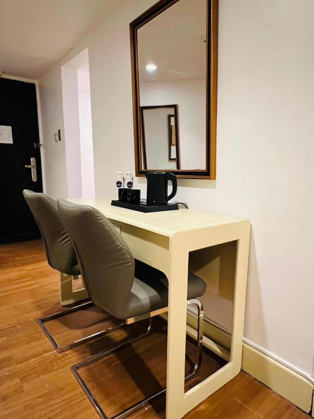 Arzo Hotel Manila Ngoại thất bức ảnh